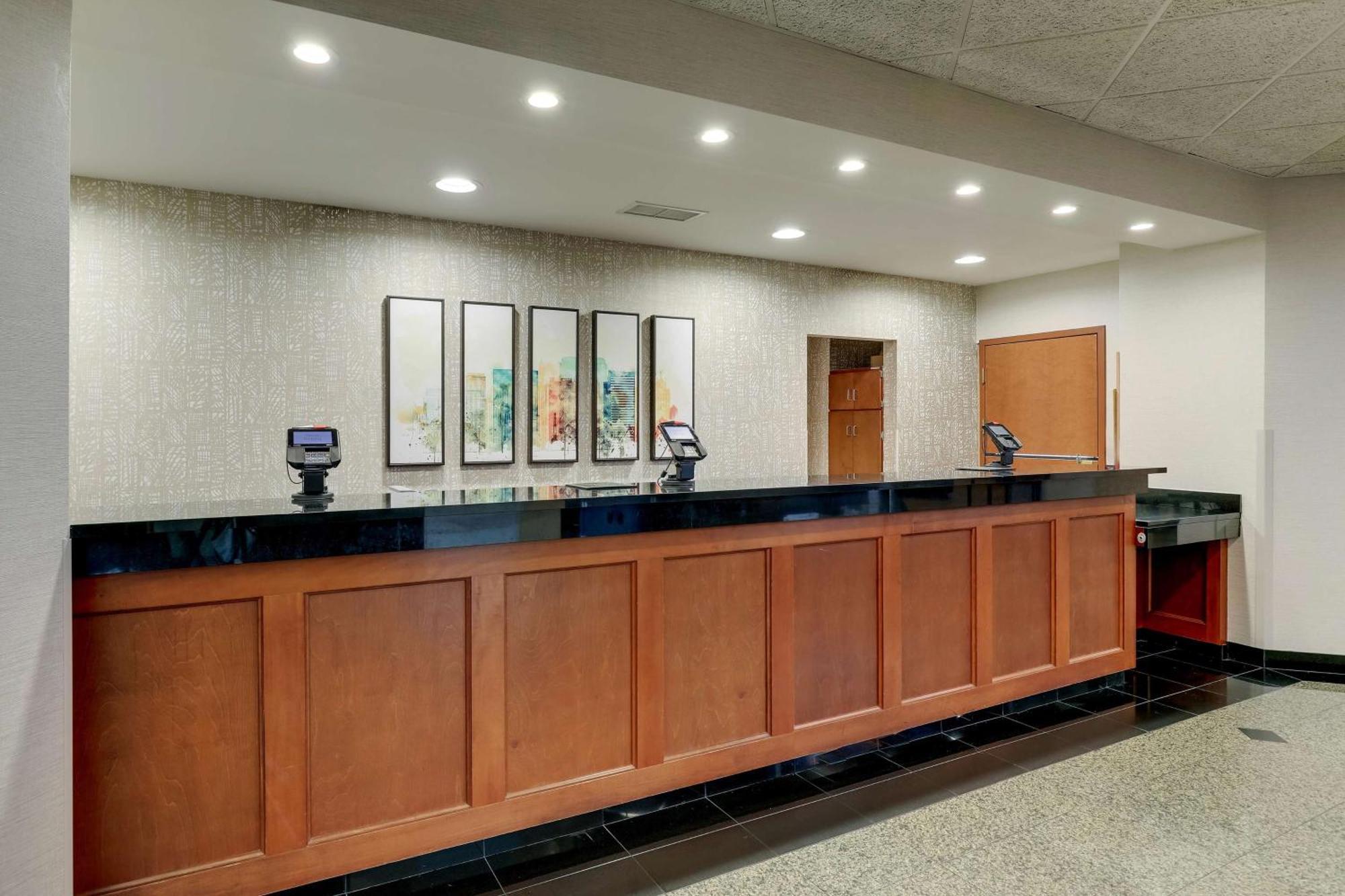 Drury Inn & Suites Birmingham Lakeshore Drive Extérieur photo