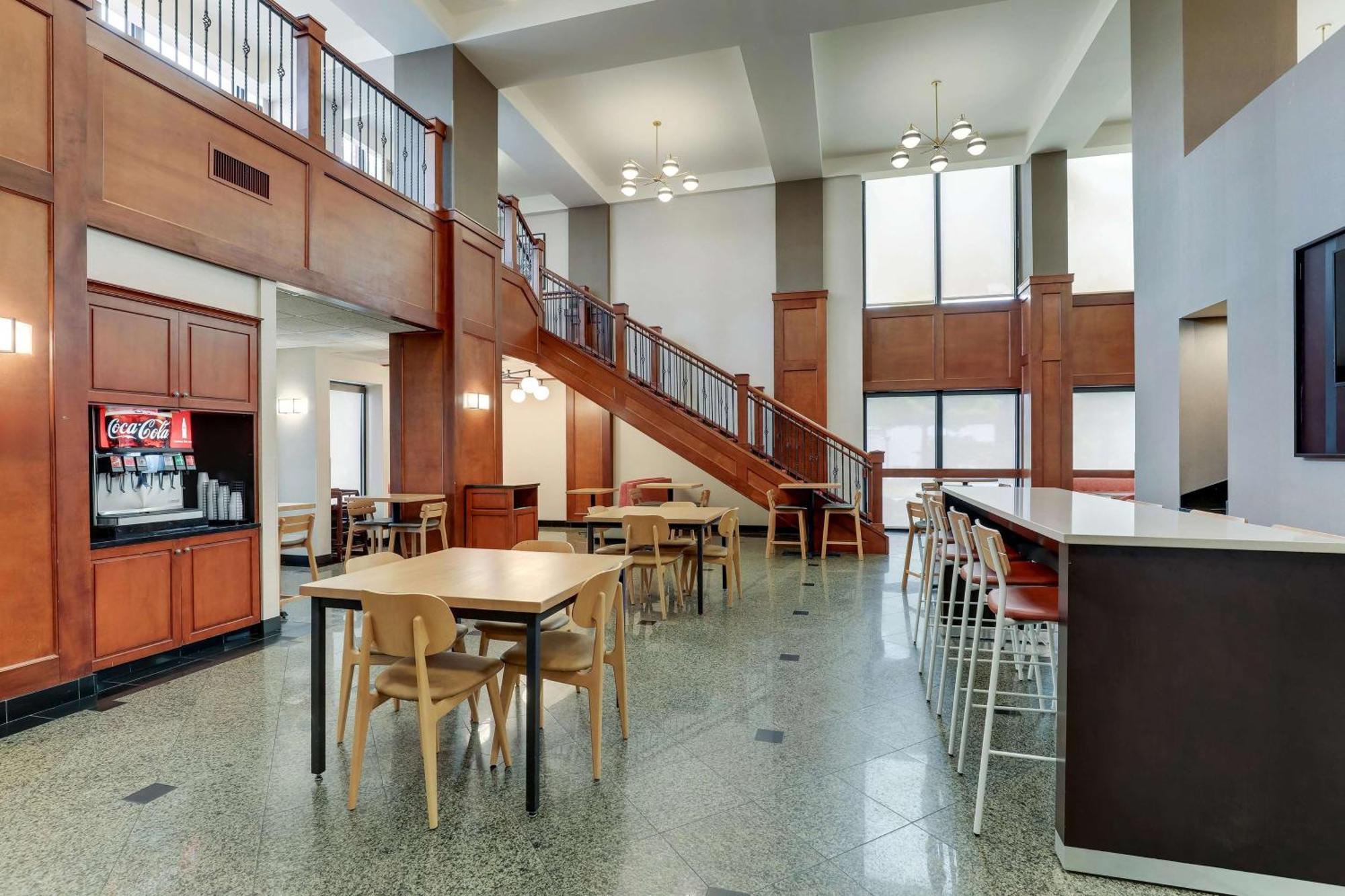 Drury Inn & Suites Birmingham Lakeshore Drive Extérieur photo