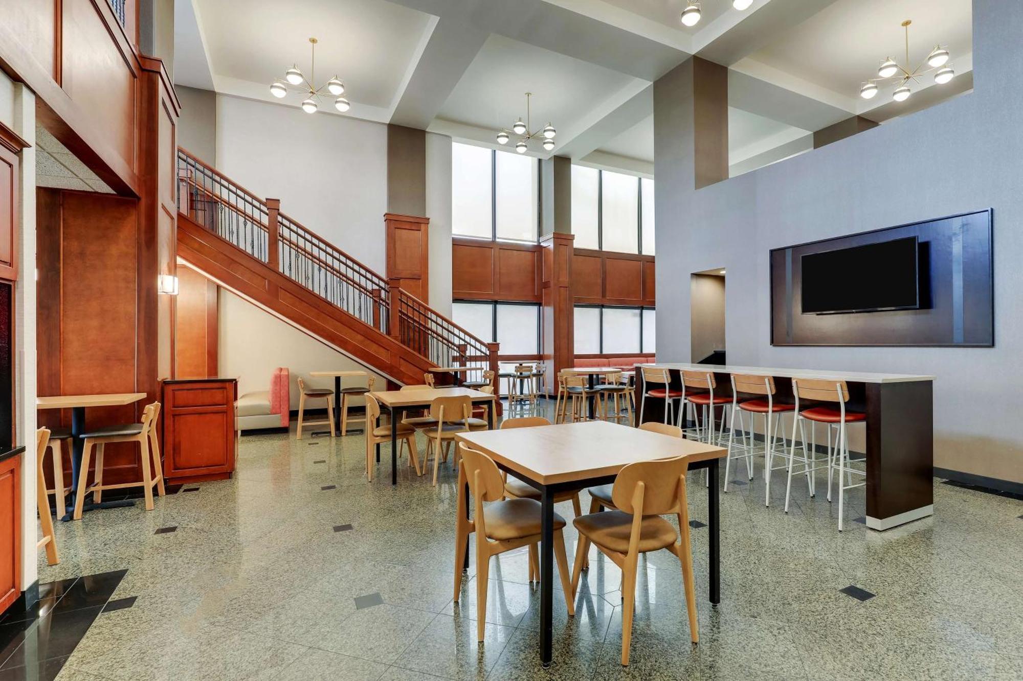 Drury Inn & Suites Birmingham Lakeshore Drive Extérieur photo