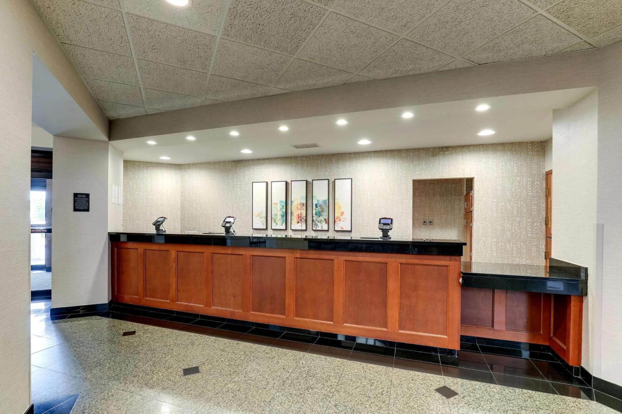 Drury Inn & Suites Birmingham Lakeshore Drive Extérieur photo