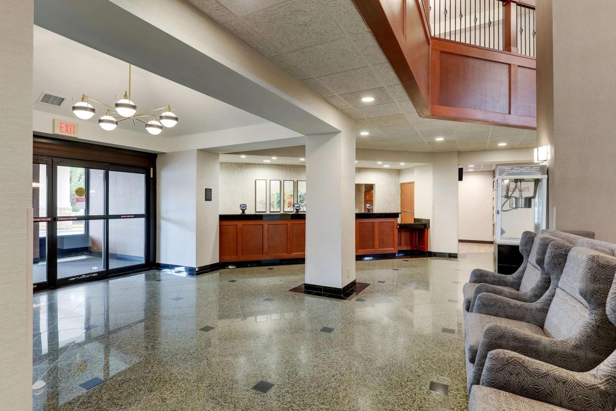 Drury Inn & Suites Birmingham Lakeshore Drive Extérieur photo