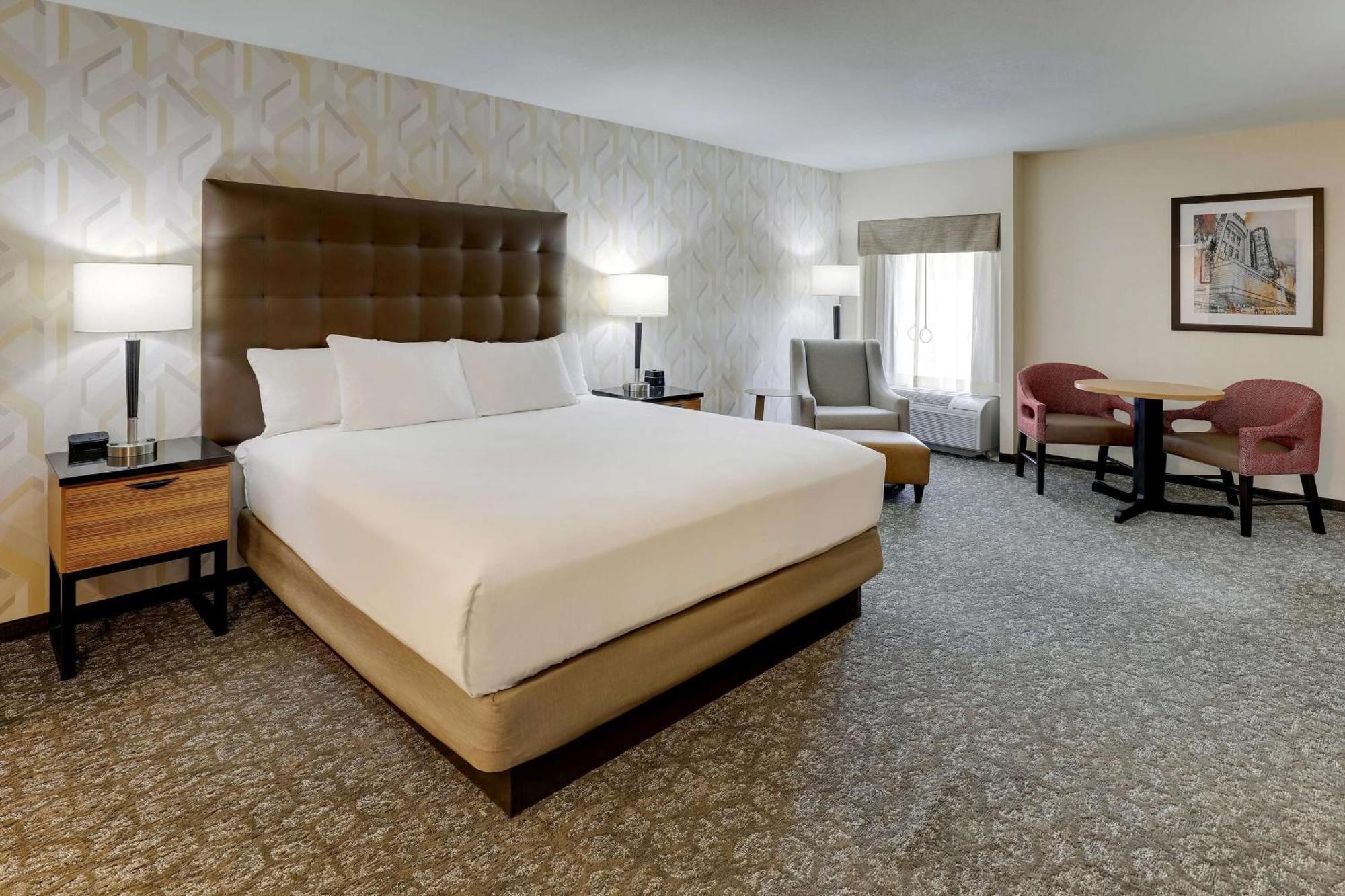 Drury Inn & Suites Birmingham Lakeshore Drive Extérieur photo