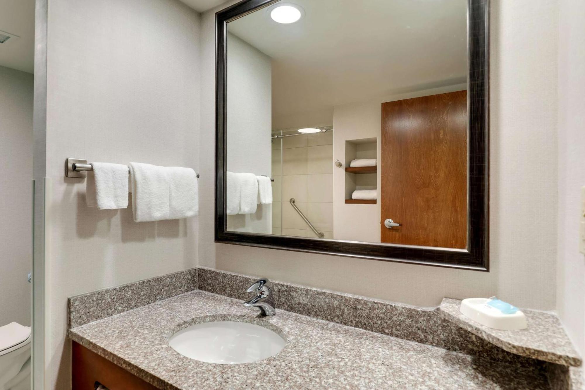 Drury Inn & Suites Birmingham Lakeshore Drive Extérieur photo