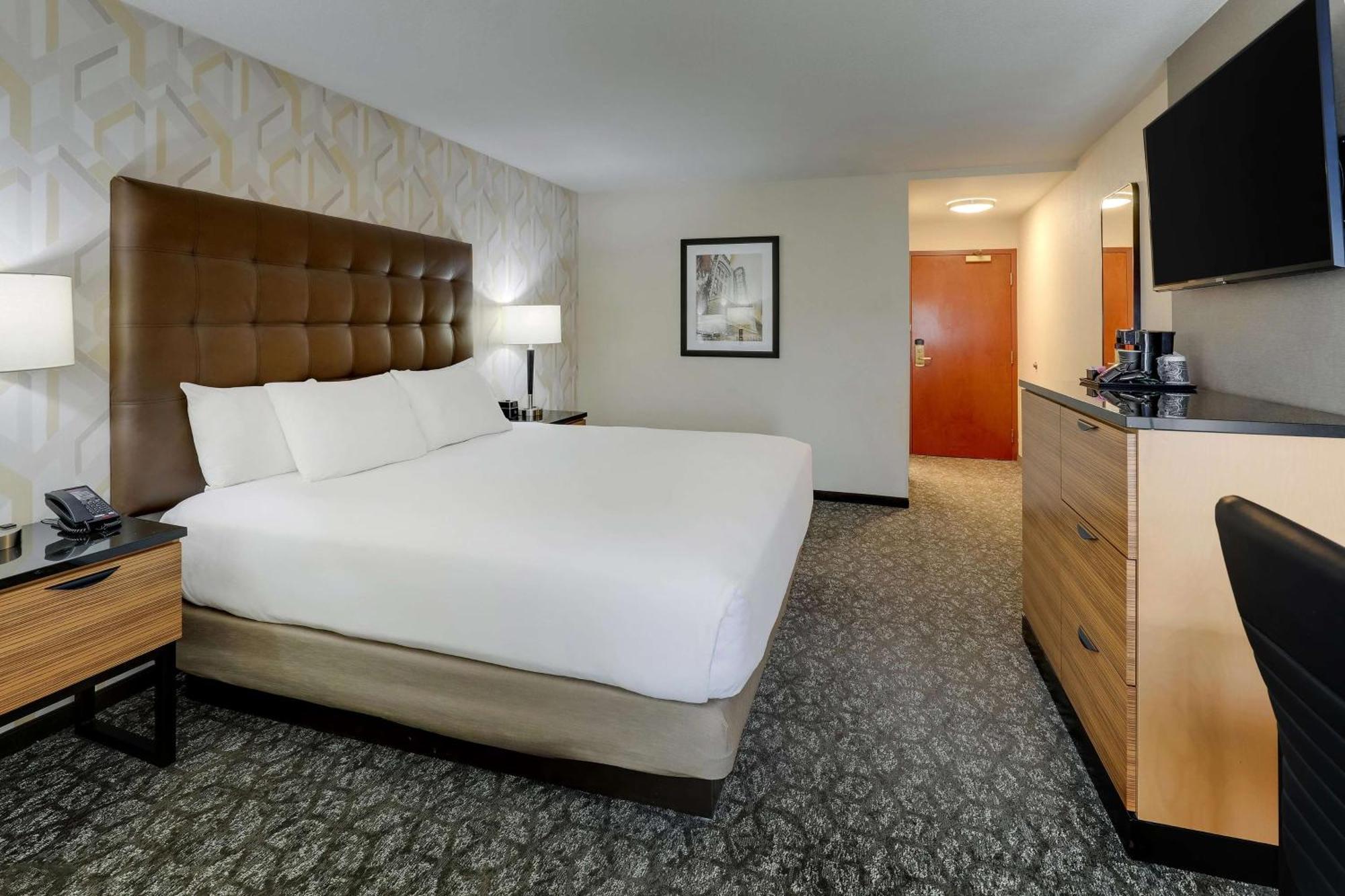 Drury Inn & Suites Birmingham Lakeshore Drive Extérieur photo