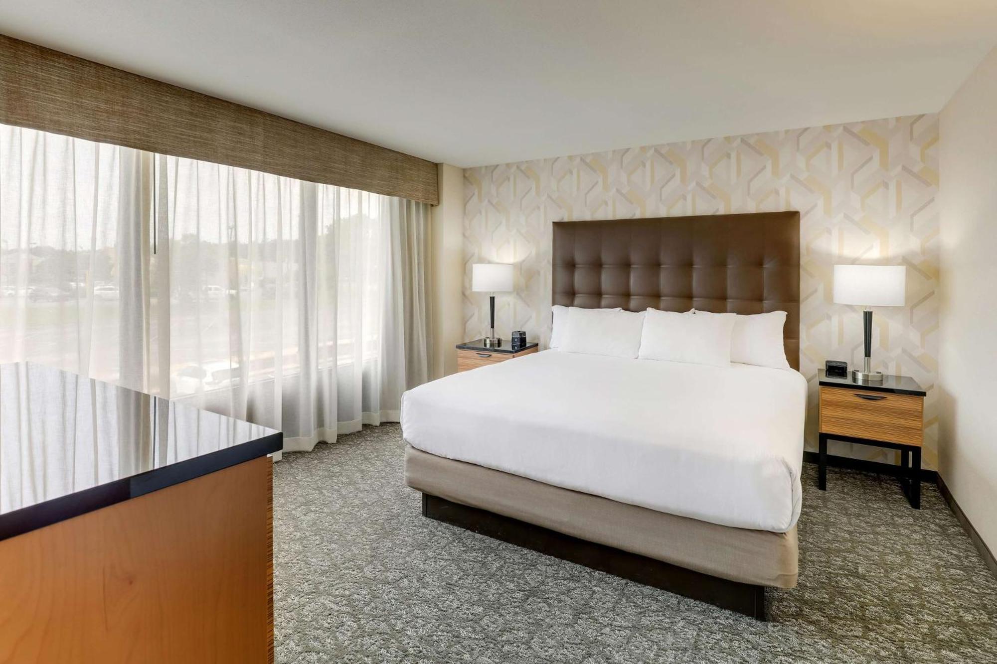 Drury Inn & Suites Birmingham Lakeshore Drive Extérieur photo